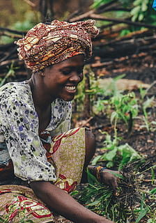 eAgro women Harvesting